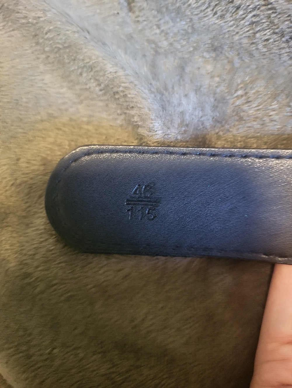 Gucci Black Leather Belt with Gold Double G Buckle - Picture 5 of 7